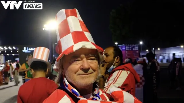 Muôn hình vạn trạng phong cách mũ cổ vũ World Cup 2022 của CĐV Croatia - Ảnh 14. Muôn hình vạn trạng phong cách mũ cổ vũ World Cup 2022 của CĐV Croatia - Ảnh 14.