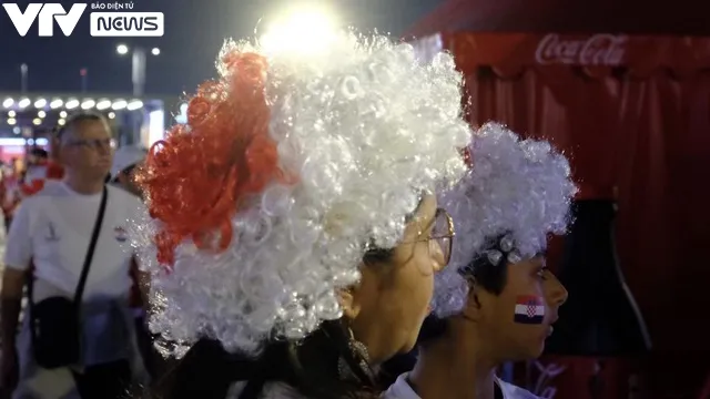 Muôn hình vạn trạng phong cách mũ cổ vũ World Cup 2022 của CĐV Croatia - Ảnh 13. Muôn hình vạn trạng phong cách mũ cổ vũ World Cup 2022 của CĐV Croatia - Ảnh 13.