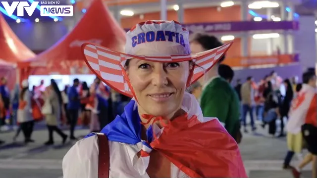 Muôn hình vạn trạng phong cách mũ cổ vũ World Cup 2022 của CĐV Croatia - Ảnh 12. Muôn hình vạn trạng phong cách mũ cổ vũ World Cup 2022 của CĐV Croatia - Ảnh 12.