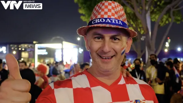 Muôn hình vạn trạng phong cách mũ cổ vũ World Cup 2022 của CĐV Croatia - Ảnh 8. Muôn hình vạn trạng phong cách mũ cổ vũ World Cup 2022 của CĐV Croatia - Ảnh 8.