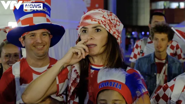 Muôn hình vạn trạng phong cách mũ cổ vũ World Cup 2022 của CĐV Croatia - Ảnh 7. Muôn hình vạn trạng phong cách mũ cổ vũ World Cup 2022 của CĐV Croatia - Ảnh 7.