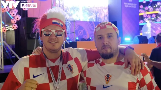 Muôn hình vạn trạng phong cách mũ cổ vũ World Cup 2022 của CĐV Croatia - Ảnh 6. Muôn hình vạn trạng phong cách mũ cổ vũ World Cup 2022 của CĐV Croatia - Ảnh 6.