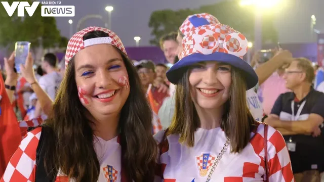 Muôn hình vạn trạng phong cách mũ cổ vũ World Cup 2022 của CĐV Croatia - Ảnh 2. Muôn hình vạn trạng phong cách mũ cổ vũ World Cup 2022 của CĐV Croatia - Ảnh 2.