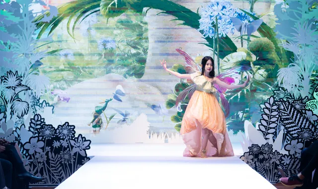 Dàn mẫu nhí chân trần trình diễn tại Eunoia’s Wonderland Fashion show - Ảnh 6.