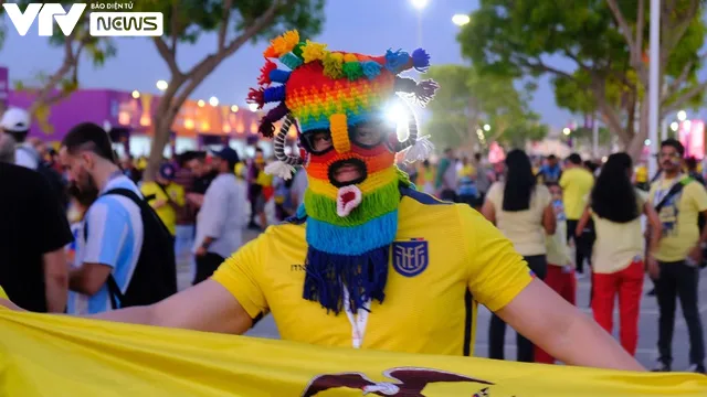 Người hâm mộ Nam Mỹ góp lửa cổ vũ Ecuador tại World Cup 2022 - Ảnh 4. Người hâm mộ Nam Mỹ góp lửa cổ vũ Ecuador tại World Cup 2022 - Ảnh 4.