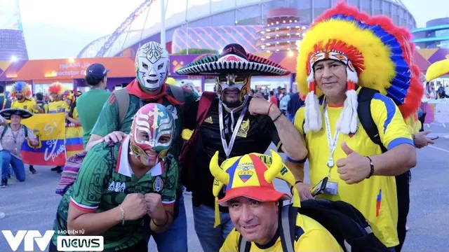 Người hâm mộ Nam Mỹ góp lửa cổ vũ Ecuador tại World Cup 2022 - Ảnh 6. Người hâm mộ Nam Mỹ góp lửa cổ vũ Ecuador tại World Cup 2022 - Ảnh 6.