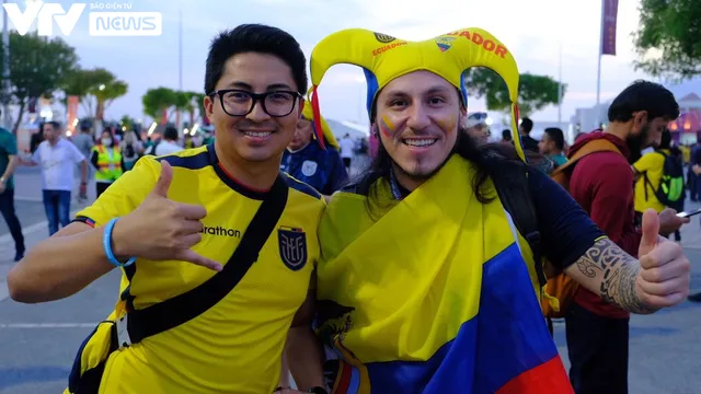 Người hâm mộ Nam Mỹ góp lửa cổ vũ Ecuador tại World Cup 2022 - Ảnh 8. Người hâm mộ Nam Mỹ góp lửa cổ vũ Ecuador tại World Cup 2022 - Ảnh 8.