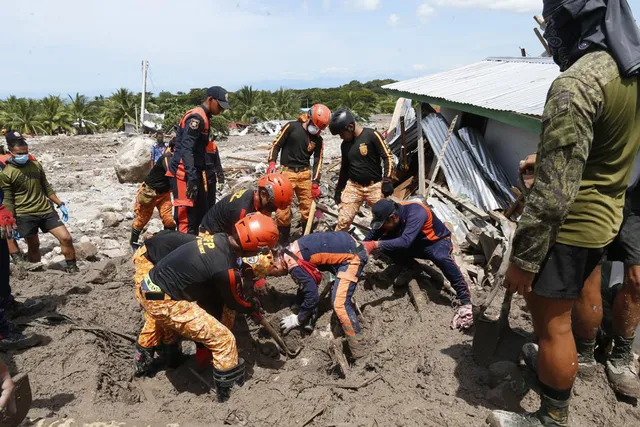 Philippines: Số người tử vong do bão Nalgae vượt mốc 150, mưa lớn vẫn tiếp diễn - Ảnh 2.