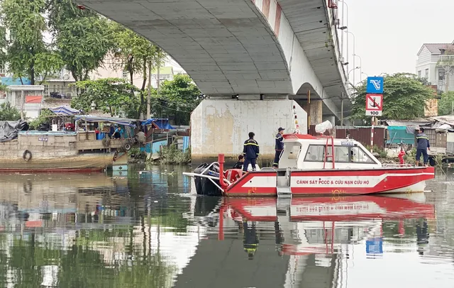 Người phụ nữ nhảy cầu, mất tích dưới kênh Đôi ở TP Hồ Chí Minh - Ảnh 1.