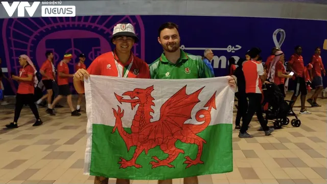 Không khí cổ vũ trầm lắng trước trận Anh - xứ Wales - Ảnh 8. Không khí cổ vũ trầm lắng trước trận Anh - xứ Wales - Ảnh 8.