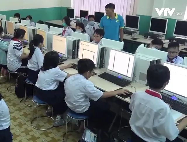 Nhiều trường học thiếu máy tính dạy chương trình giáo dục phổ thông mới - Ảnh 1.