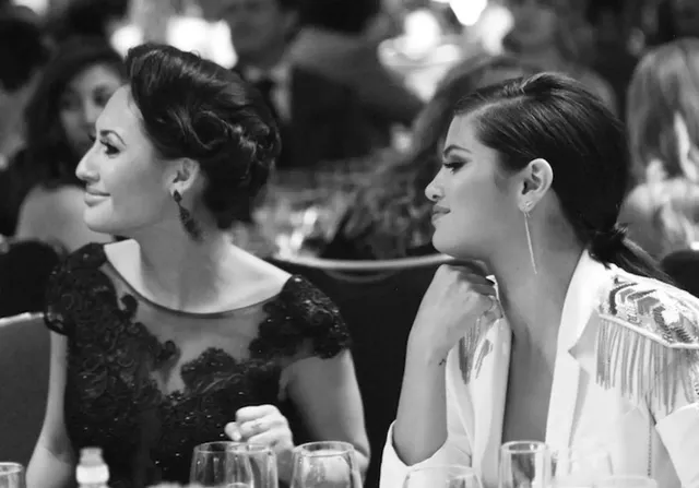 Tình bạn nhiều sóng gió giữa Selena Gomez và người hiến thận Francia Raisa - Ảnh 1. Tình bạn nhiều sóng gió giữa Selena Gomez và người hiến thận Francia Raisa - Ảnh 1.