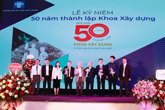 Đại học Kiến trúc kỷ niệm 50 năm thành lập khoa Xây dựng - Ảnh 1.