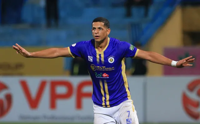 Ảnh: Thắng tối thiểu CLB Viettel, Hà Nội FC chạm tay vào chức vô địch V.League 2022 - Ảnh 2. Ảnh: Thắng tối thiểu CLB Viettel, Hà Nội FC chạm tay vào chức vô địch V.League 2022 - Ảnh 2.