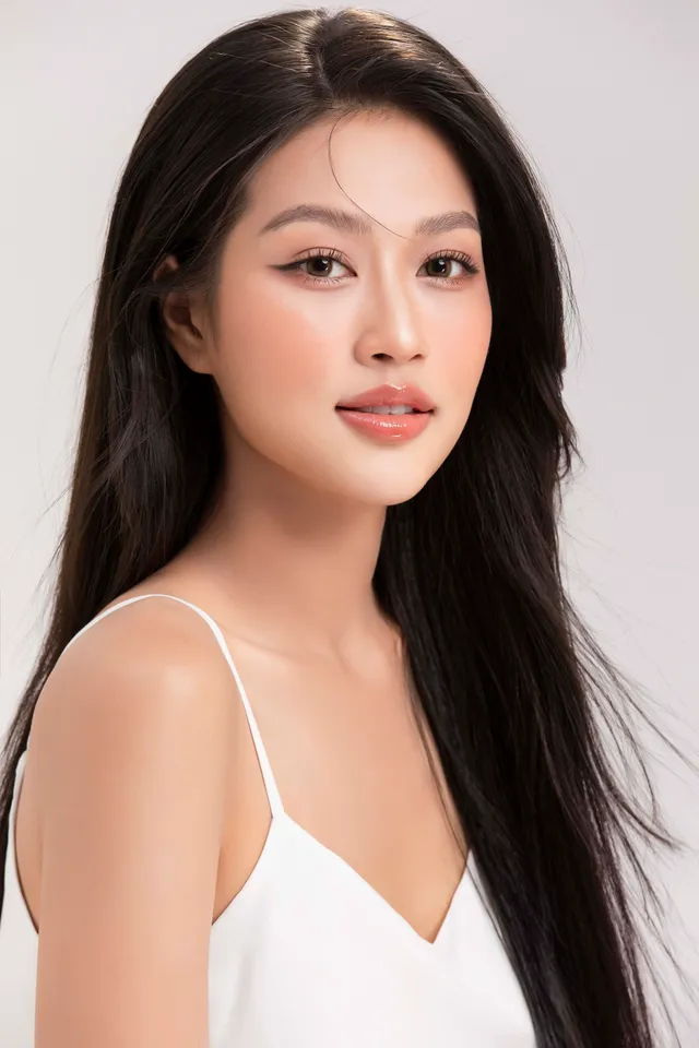 Miss Grand Vietnam Đoàn Thiên Ân khoe vẻ đẹp trong veo - Ảnh 2.