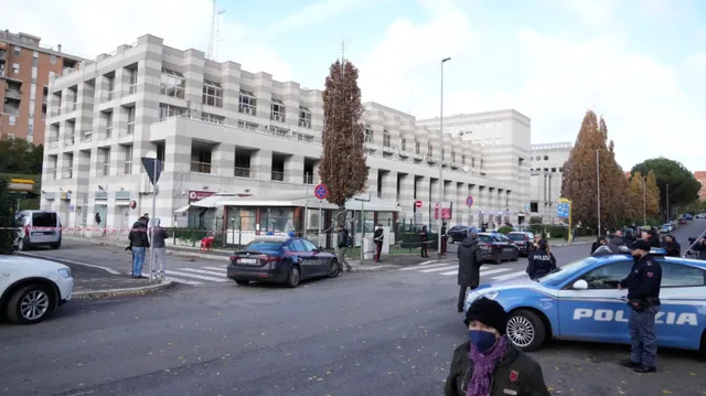 Xả súng tại Rome khiến 3 người thiệt mạng - Ảnh 2. Xả súng tại Rome khiến 3 người thiệt mạng - Ảnh 2.