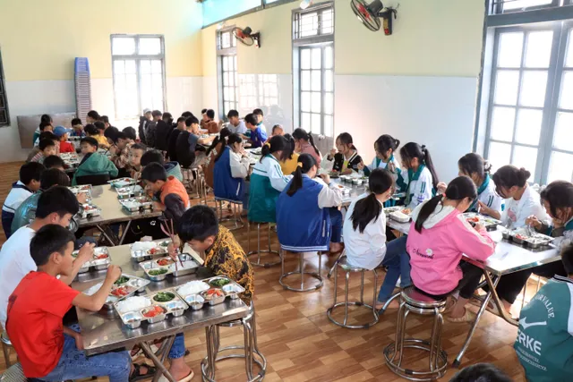 Mô hình trường học bán trú, điểm tựa cho học sinh vùng cao Sơn La - Ảnh 2. Mô hình trường học bán trú, điểm tựa cho học sinh vùng cao Sơn La - Ảnh 2.