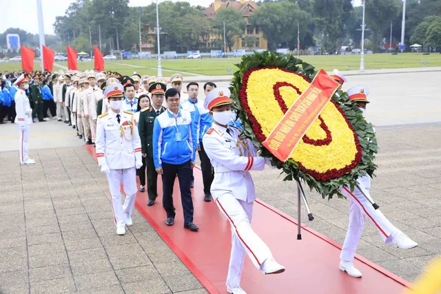 Đại hội Đoàn toàn quốc lần thứ XII: 980 đại biểu dự lễ báo công và vào Lăng viếng Bác - Ảnh 3.