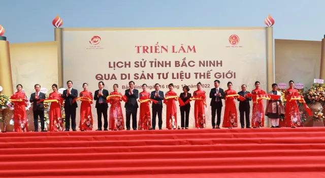 Nhiều cứ liệu quý hiếm tại triển lãm “Lịch sử tỉnh Bắc Ninh qua Di sản Tư liệu thế giới” - Ảnh 1.