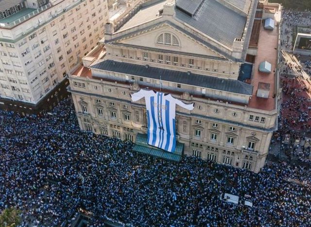 Biển người ăn mừng Argentina vô địch World Cup - Ảnh 2.