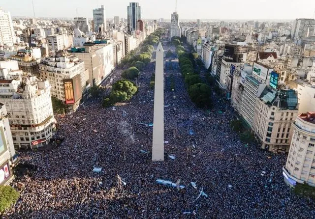 Biển người ăn mừng Argentina vô địch World Cup - Ảnh 1.