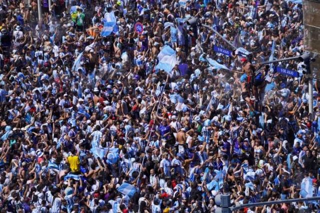 Biển người ăn mừng Argentina vô địch World Cup - Ảnh 9.