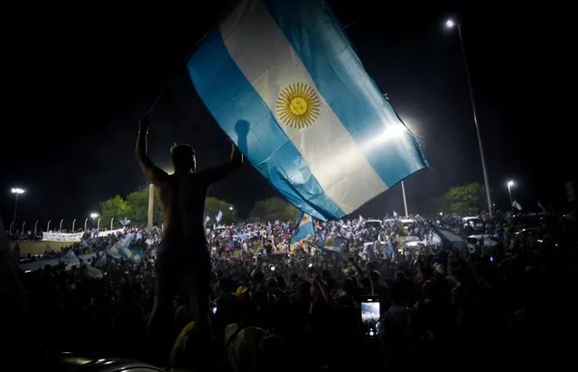 Biển người chào đón Messi và đồng đội tại Argentina - Ảnh 6.