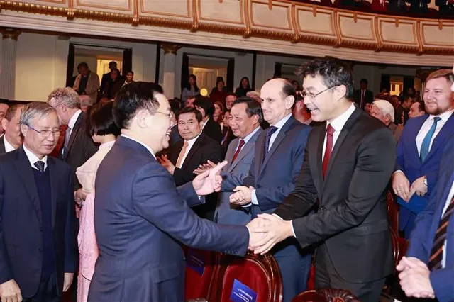 Toàn cảnh lễ trao giải VinFuture 2022 - Ảnh 2. Toàn cảnh lễ trao giải VinFuture 2022 - Ảnh 2.