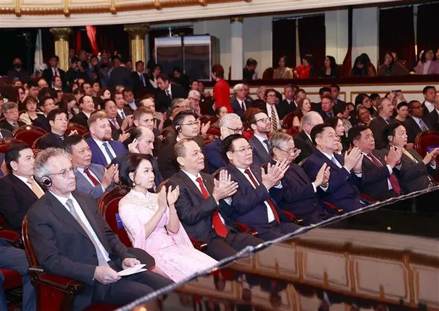 Toàn cảnh lễ trao giải VinFuture 2022 - Ảnh 4. Toàn cảnh lễ trao giải VinFuture 2022 - Ảnh 4.