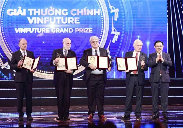 Toàn cảnh lễ trao giải VinFuture 2022 - Ảnh 14. Toàn cảnh lễ trao giải VinFuture 2022 - Ảnh 14.