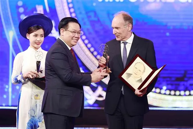 Toàn cảnh lễ trao giải VinFuture 2022 - Ảnh 13. Toàn cảnh lễ trao giải VinFuture 2022 - Ảnh 13.