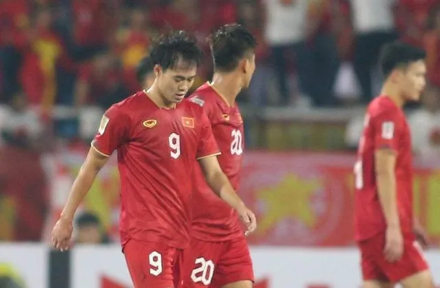 Văn Toàn xin lỗi vì thẻ đỏ ở trận gặp Malaysia - Ảnh 2.