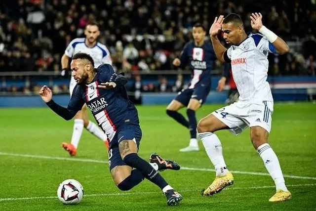 Neymar nhận thẻ đỏ, Mbappe giúp PSG thắng kịch tính Strasbourg - Ảnh 3.