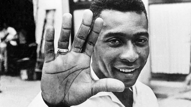 Pelé đã biến bóng đá thành nghệ thuật - Ảnh 2. Pelé đã biến bóng đá thành nghệ thuật - Ảnh 2.