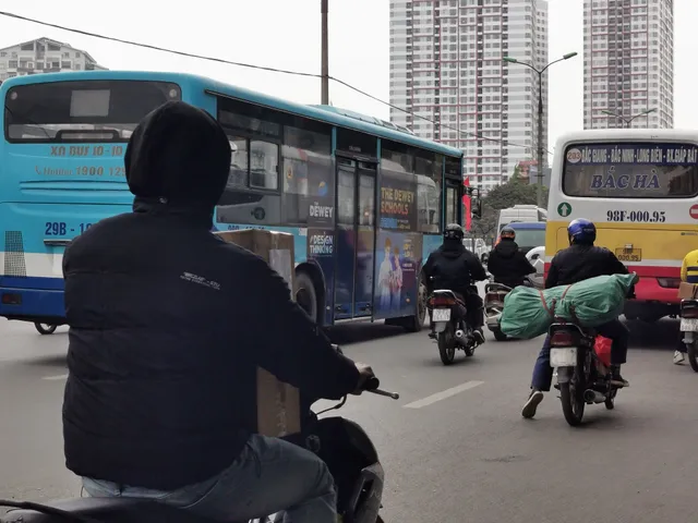 Người dân hối hả ra bến xe về quê ăn Tết Dương lịch 2023 - Ảnh 11. Người dân hối hả ra bến xe về quê ăn Tết Dương lịch 2023 - Ảnh 11.
