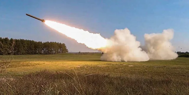 Estonia chi 200 triệu USD mua pháo HIMARS của Mỹ - Ảnh 2.