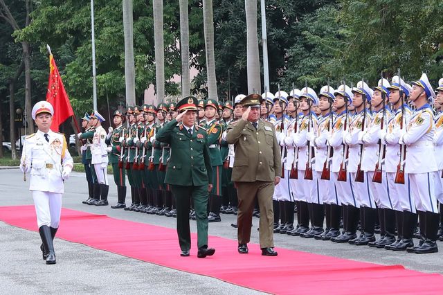 Chủ nhiệm Chính trị các Lực lượng vũ trang Cách mạng Cuba thăm chính thức Việt Nam - Ảnh 1.