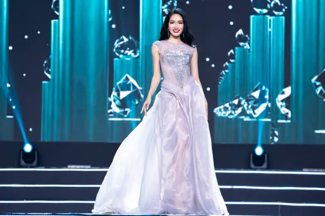 Á hậu Phương Anh khoe 2 bộ dạ hội dự thi Miss International 2022 - Ảnh 5.