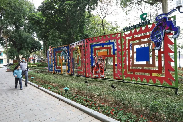 Hà Nội vắng vẻ, yên bình sáng mùng 1 Tết - Ảnh 13. Hà Nội vắng vẻ, yên bình sáng mùng 1 Tết - Ảnh 13.
