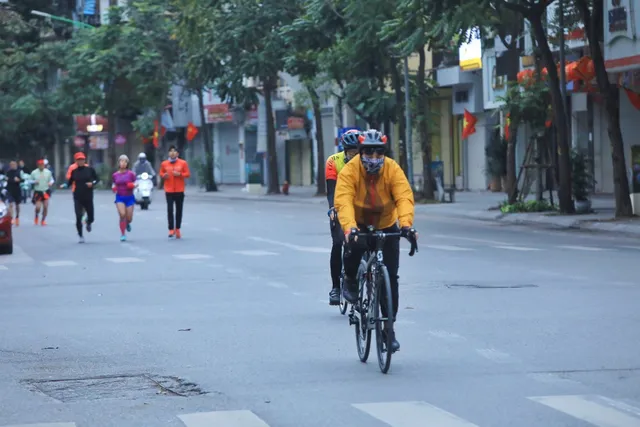 Hà Nội vắng vẻ, yên bình sáng mùng 1 Tết - Ảnh 10. Hà Nội vắng vẻ, yên bình sáng mùng 1 Tết - Ảnh 10.