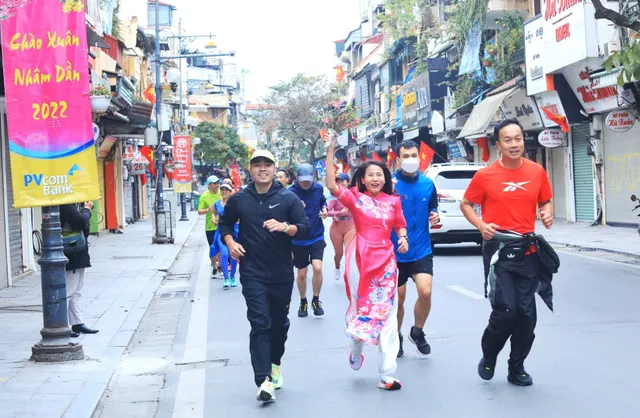 Hà Nội vắng vẻ, yên bình sáng mùng 1 Tết - Ảnh 9. Hà Nội vắng vẻ, yên bình sáng mùng 1 Tết - Ảnh 9.