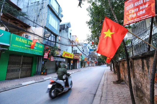 Hà Nội vắng vẻ, yên bình sáng mùng 1 Tết - Ảnh 5. Hà Nội vắng vẻ, yên bình sáng mùng 1 Tết - Ảnh 5.