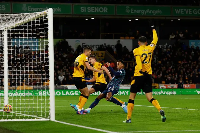 Arsenal thắng nhọc Wolves, đẩy Man Utd xuống thứ 6 - Ảnh 1.