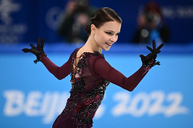 Cô gái 17 tuổi giành HCV trượt băng nghệ thuật nữ Olympic mùa đông Bắc Kinh 2022 - Ảnh 3.