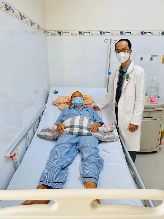 Liên tiếp cấp cứu bệnh nhân xuất huyết não nặng - Ảnh 1. Liên tiếp cấp cứu bệnh nhân xuất huyết não nặng - Ảnh 1.