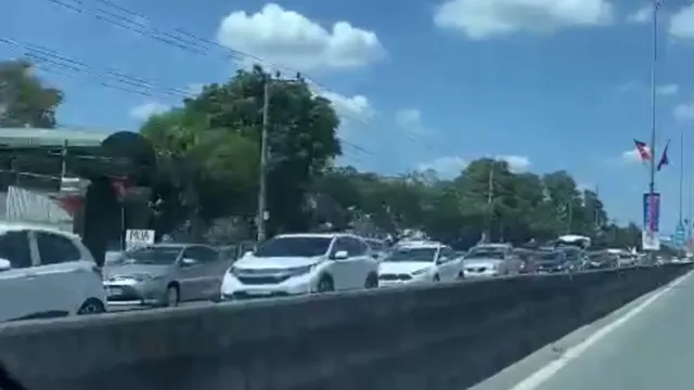 Du khách ùn ùn kéo về Vũng Tàu khiến nhà nghỉ cháy phòng - Ảnh 1. Du khách ùn ùn kéo về Vũng Tàu khiến nhà nghỉ cháy phòng - Ảnh 1.