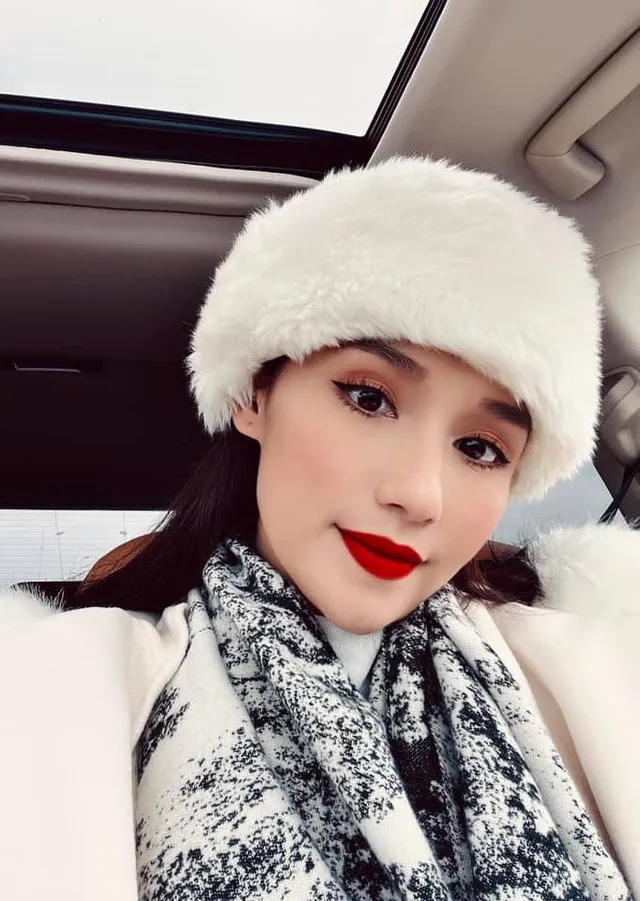 Diễn viên Việt ngày Tết: Phương Oanh diện áo da beo, Huyền Lizzie du Xuân với Quỳnh Kool - Ảnh 11. Diễn viên Việt ngày Tết: Phương Oanh diện áo da beo, Huyền Lizzie du Xuân với Quỳnh Kool - Ảnh 11.