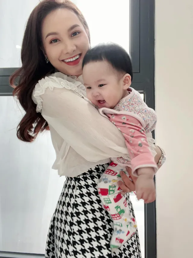 Diễn viên Việt ngày Tết: Phương Oanh diện áo da beo, Huyền Lizzie du Xuân với Quỳnh Kool - Ảnh 13. Diễn viên Việt ngày Tết: Phương Oanh diện áo da beo, Huyền Lizzie du Xuân với Quỳnh Kool - Ảnh 13.