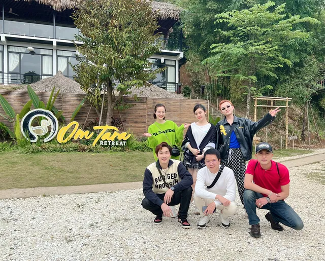 Diễn viên Việt ngày Tết: Phương Oanh diện áo da beo, Huyền Lizzie du Xuân với Quỳnh Kool - Ảnh 9. Diễn viên Việt ngày Tết: Phương Oanh diện áo da beo, Huyền Lizzie du Xuân với Quỳnh Kool - Ảnh 9.