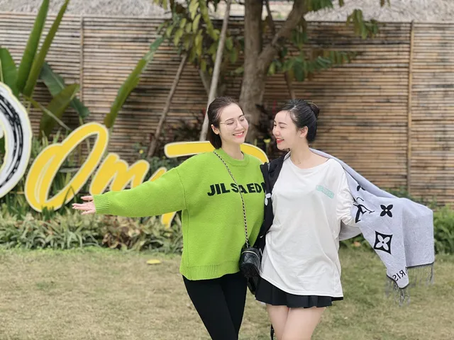 Diễn viên Việt ngày Tết: Phương Oanh diện áo da beo, Huyền Lizzie du Xuân với Quỳnh Kool - Ảnh 23. Diễn viên Việt ngày Tết: Phương Oanh diện áo da beo, Huyền Lizzie du Xuân với Quỳnh Kool - Ảnh 23.